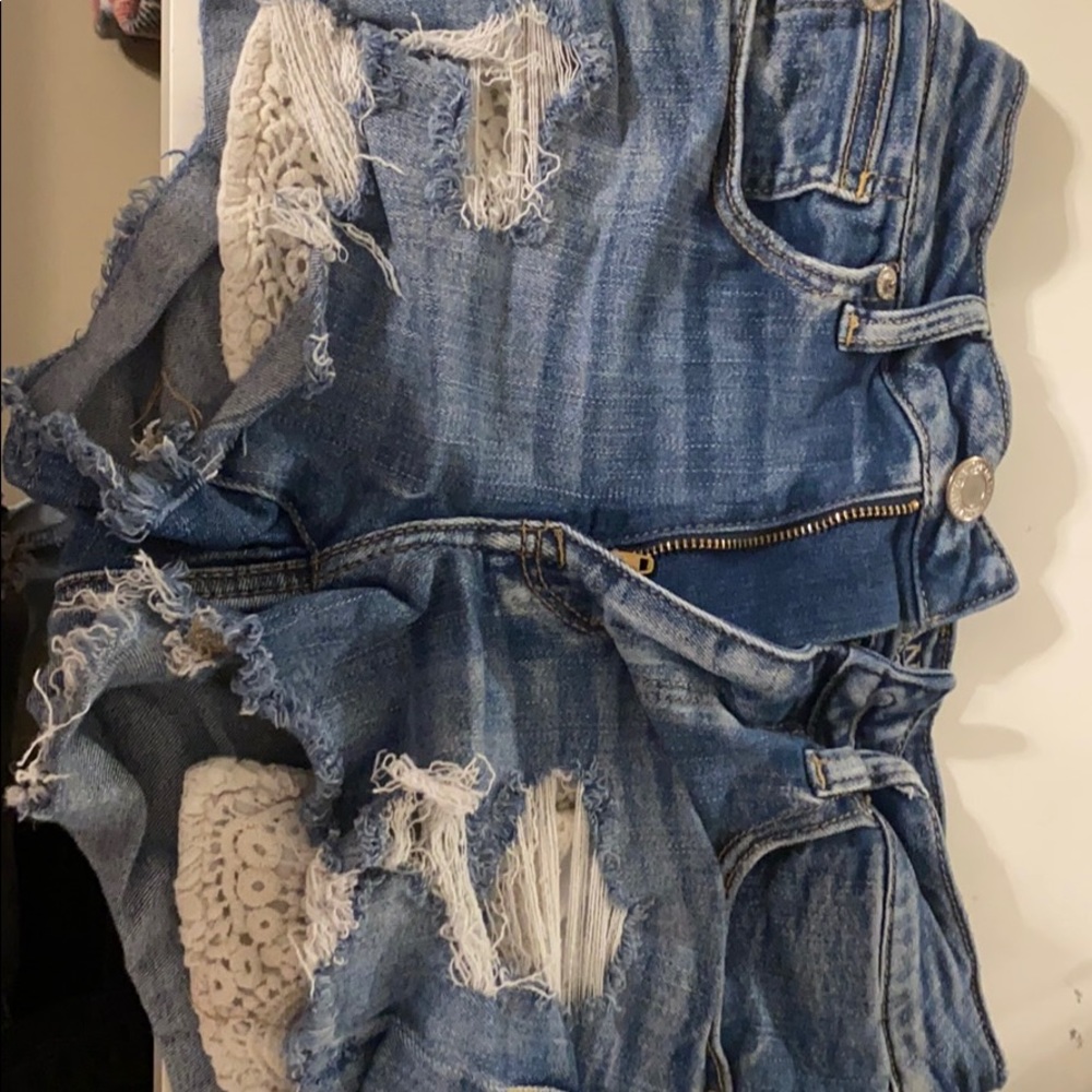 Flower pocket, blue american eagle jean shorts